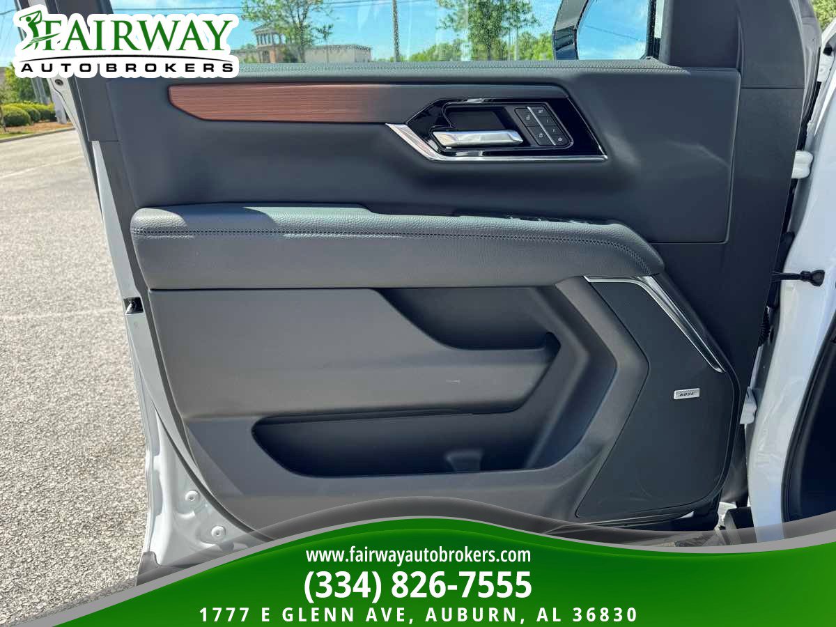 Used 2025 GMC Yukon Denali AWD/4WD image 34