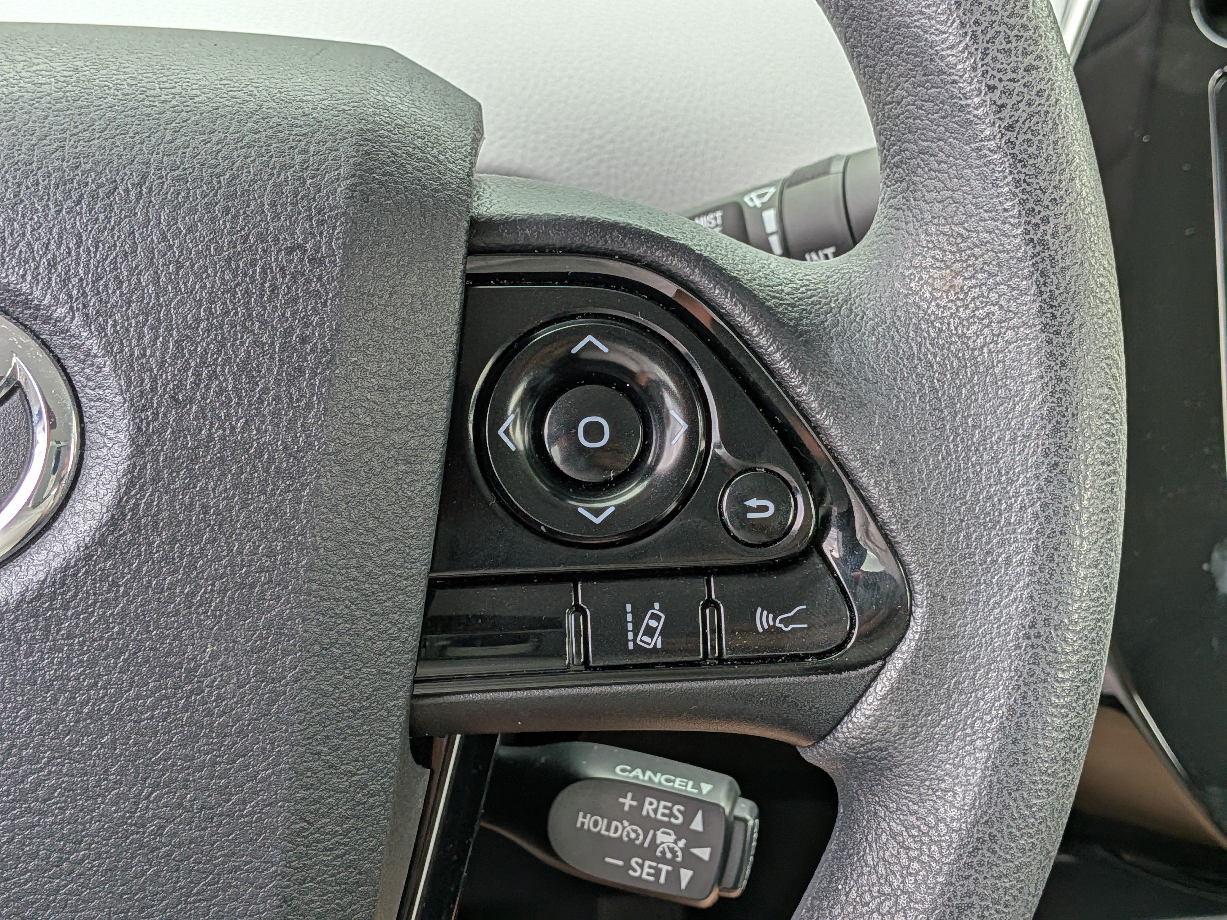 Used 2021 Toyota Prius L Eco FWD image 27
