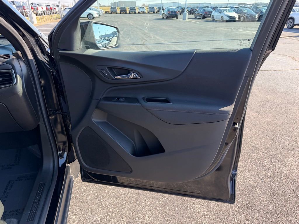 Used 2022 Chevrolet Equinox RS w/ LPO, Floor Liner Package image 24