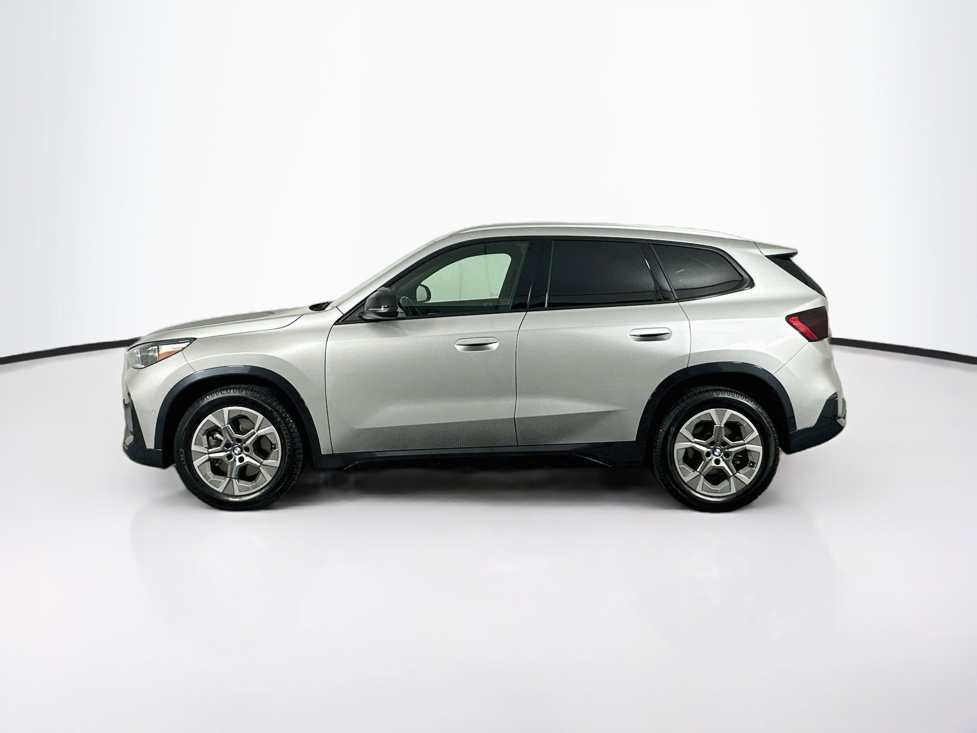 Used 2024 BMW X1 xDrive28i w/ Convenience Package AWD/4WD image 4
