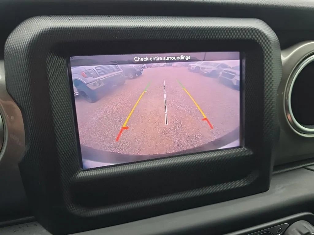 Used 2019 Jeep Wrangler Unlimited Sahara AWD/4WD image 25