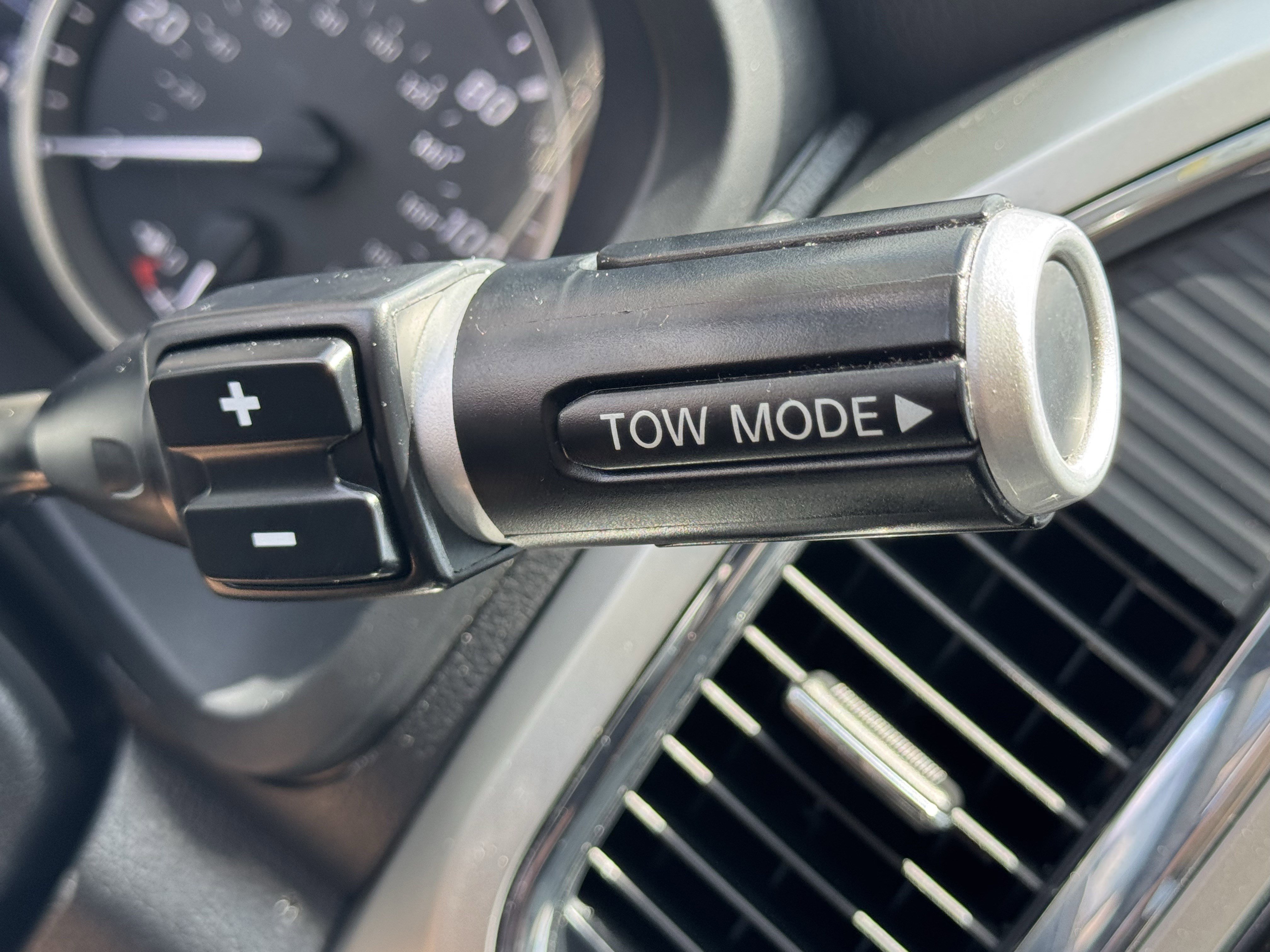 Used 2020 Nissan Titan SL w/ Moonroof Package AWD/4WD image 21