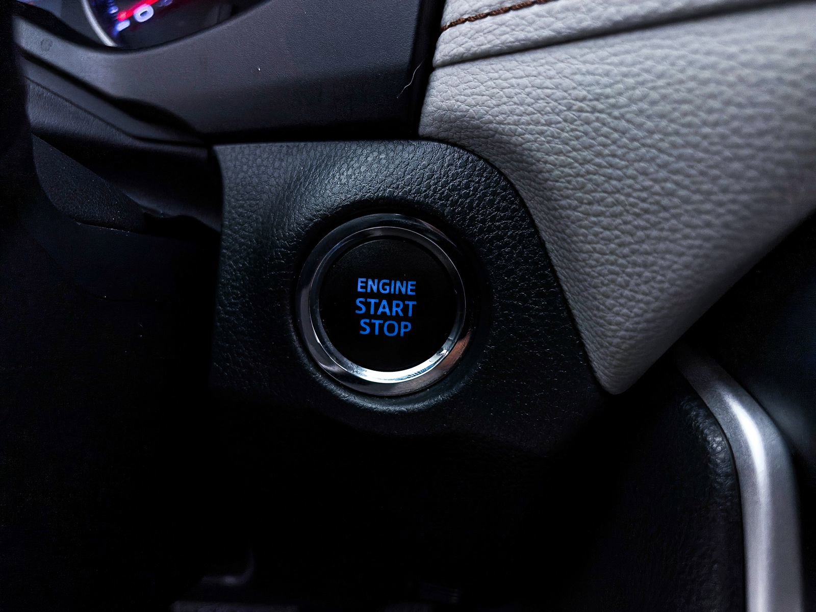 Used 2020 Toyota RAV4 XLE w/ Convenience Package image 22