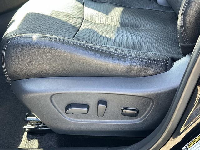 Used 2019 Nissan Rogue SL w/ Premium Package image 18