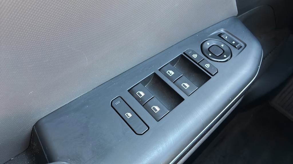 Used 2025 Kia K4 image 12