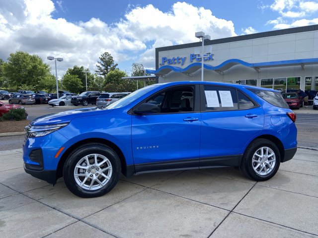 Used 2024 Chevrolet Equinox LS w/ LS Convenience Package FWD image 2
