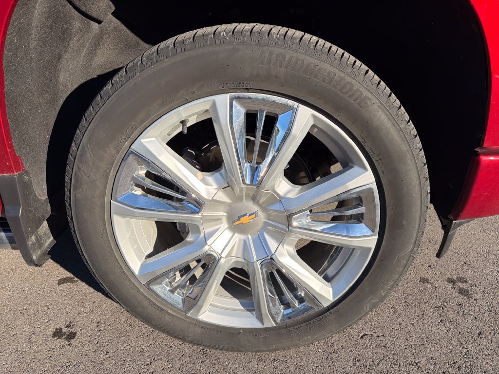 Used 2025 Chevrolet Silverado 1500 High Country w/ High Country Premium Package AWD/4WD image 13