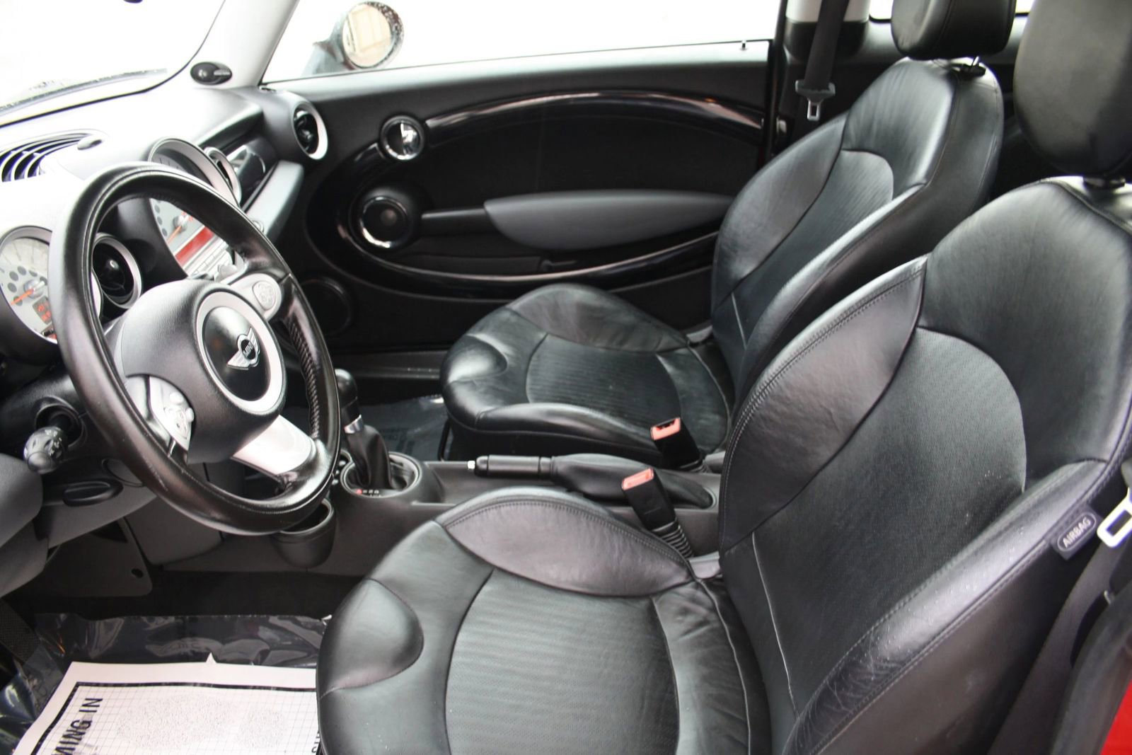 Used 2010 MINI Cooper Hardtop image 12