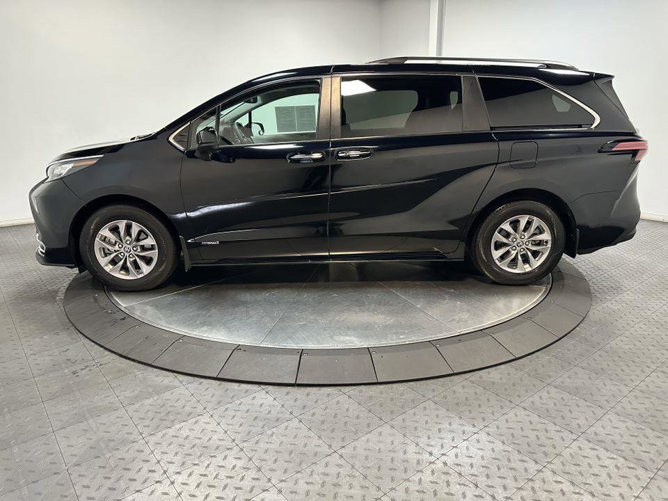 Certified 2021 Toyota Sienna XLE image 8