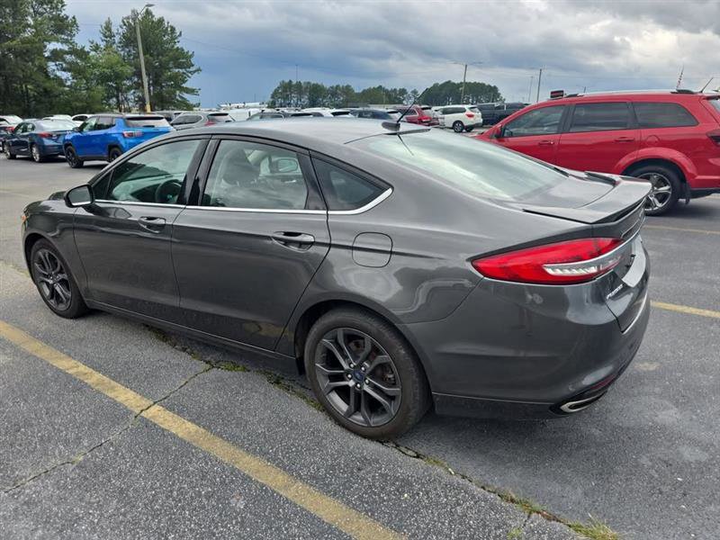 Used 2018 Ford Fusion SE image 4