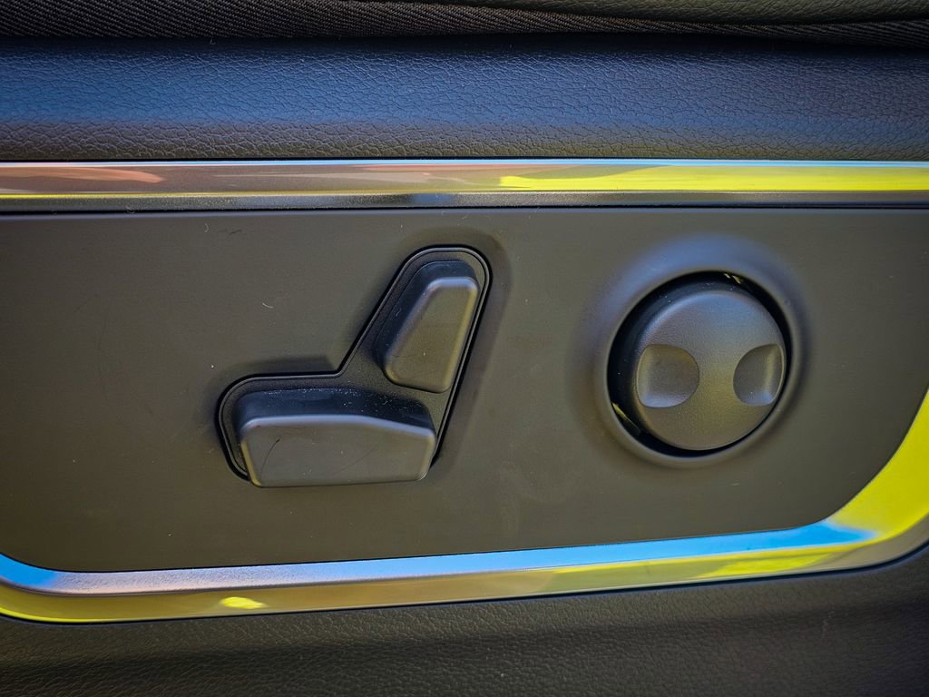 New 2026 RAM 1500 Laramie AWD/4WD image 17