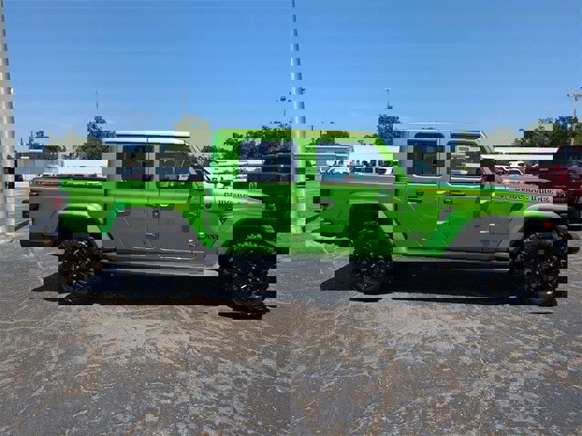 New 2025 Jeep Gladiator Sport image 3