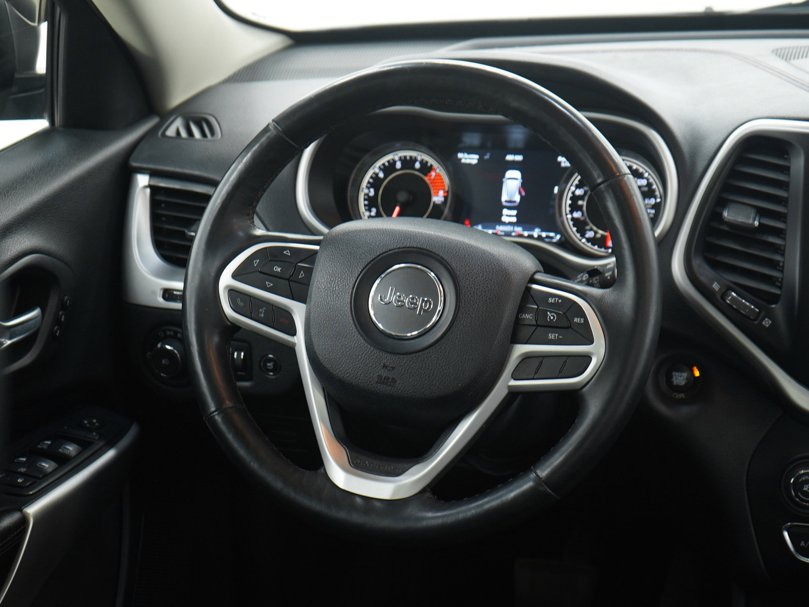 Used 2017 Jeep Cherokee Trailhawk image 14