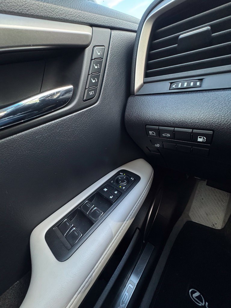 Used 2019 Lexus RX 450h AWD w/ Navigation Package image 16