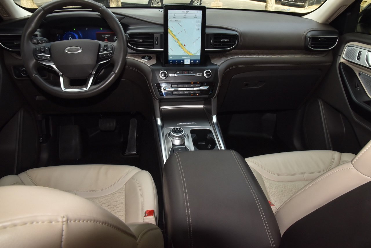 Used 2020 Ford Explorer Platinum w/ Premium Technology Package AWD/4WD image 17
