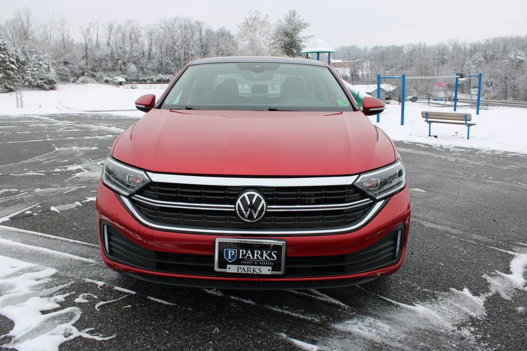 Used 2022 Volkswagen Jetta SEL image 4