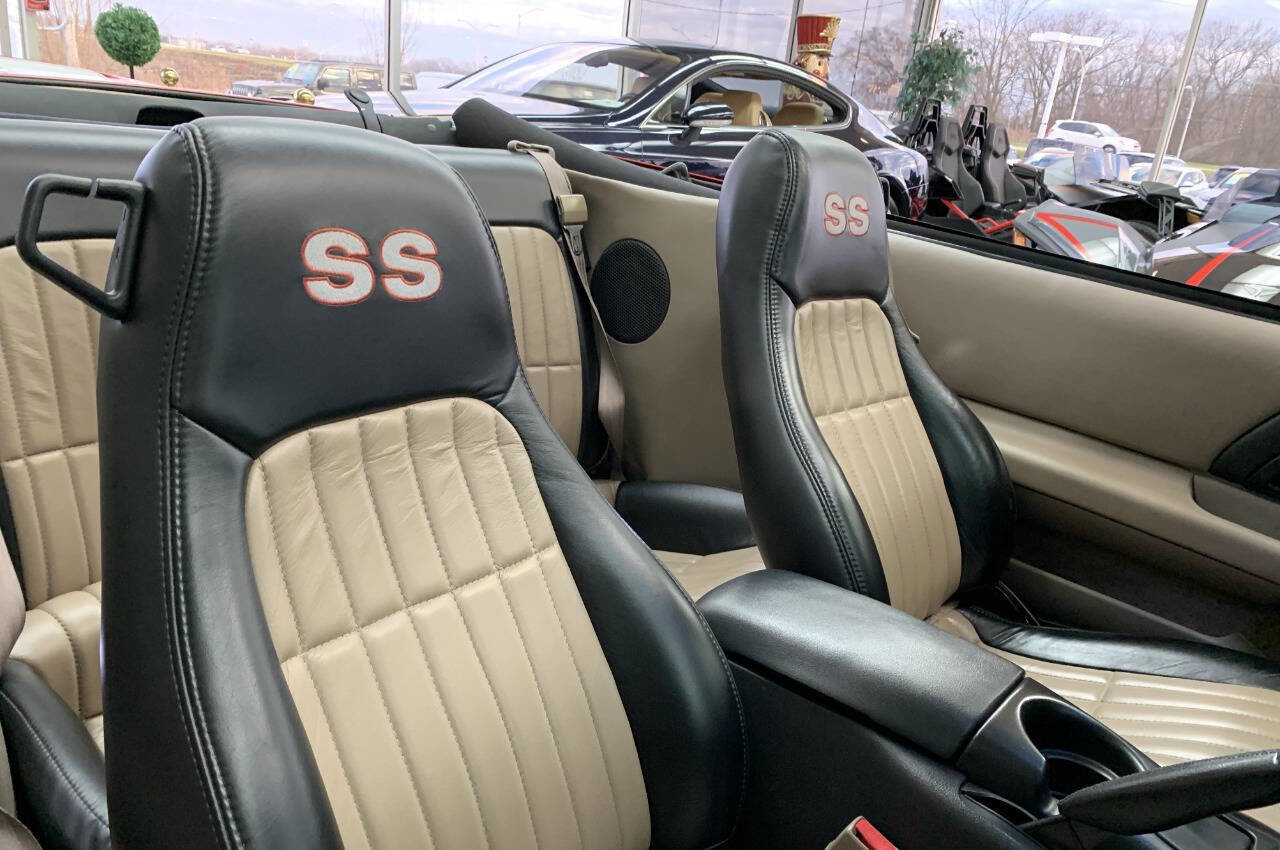 Used 2001 Chevrolet Camaro Z28 w/ SS Performance/Appearance Pkg image 12