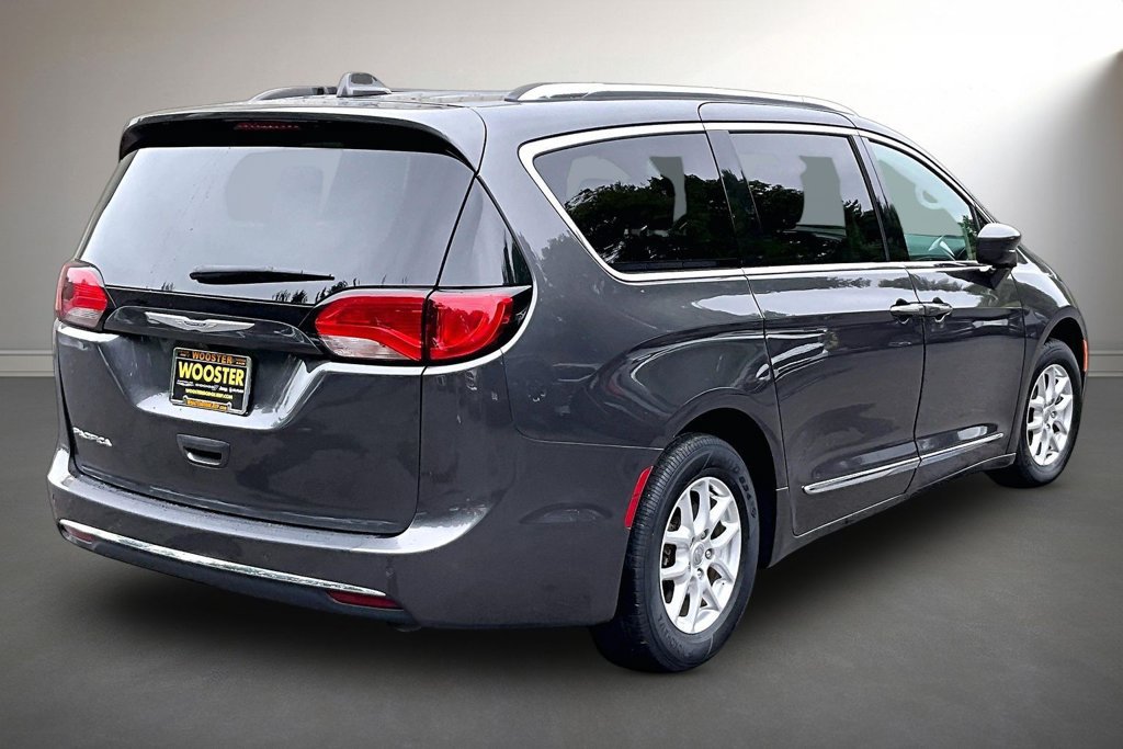 Used 2020 Chrysler Pacifica Touring-L FWD image 5