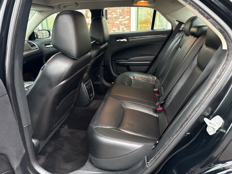 Used 2017 Chrysler 300 Limited image 14