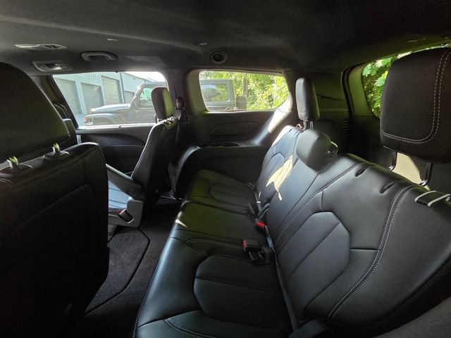Used 2025 Chrysler Pacifica Select FWD image 6