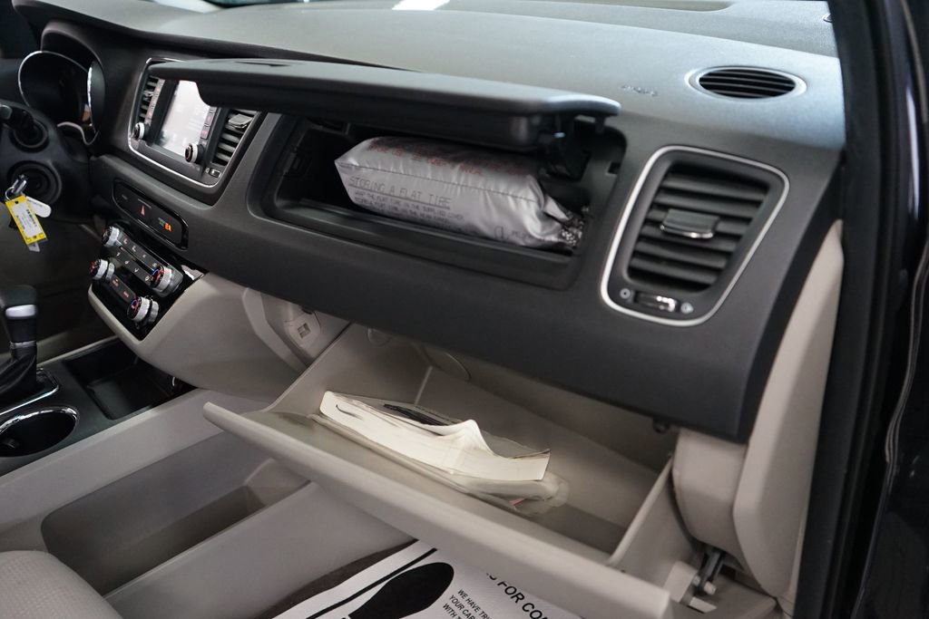 Used 2021 Kia Sedona LX image 43