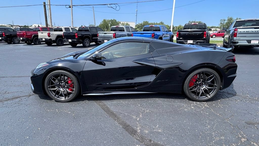 Used 2024 Chevrolet Corvette Z06 RWD image 8