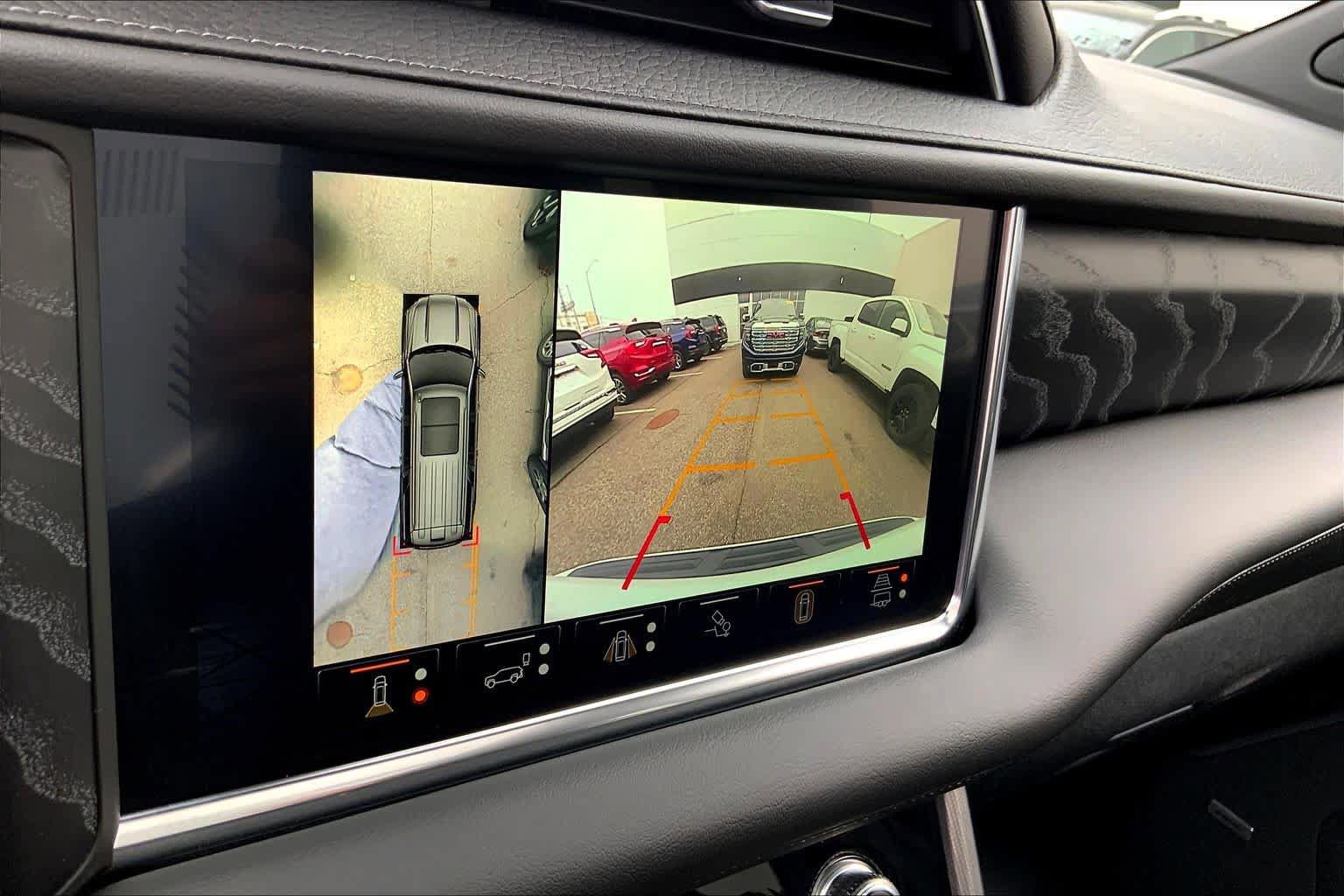 Used 2024 GMC Yukon XL Denali w/ Advanced Technology Package AWD/4WD image 28