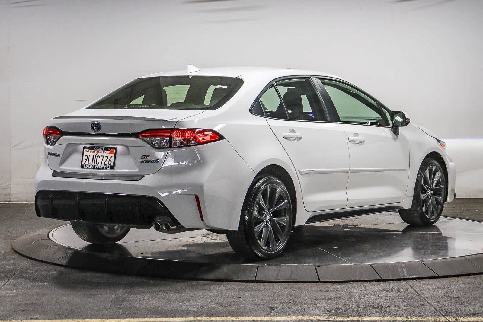 Certified 2024 Toyota Corolla SE w/ SE Package FWD image 5