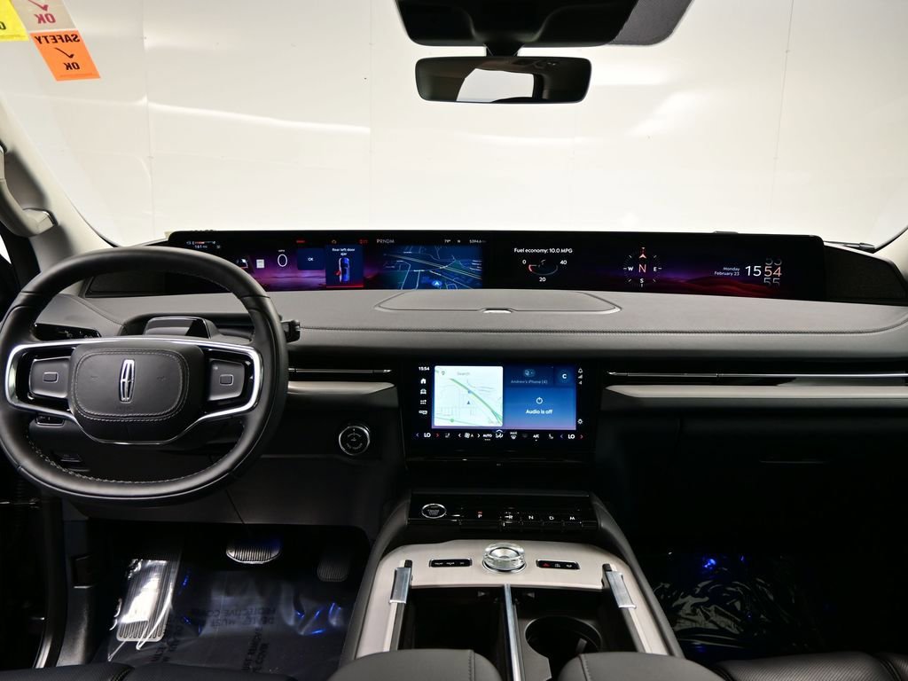 Used 2025 Lincoln Navigator Reserve image 22