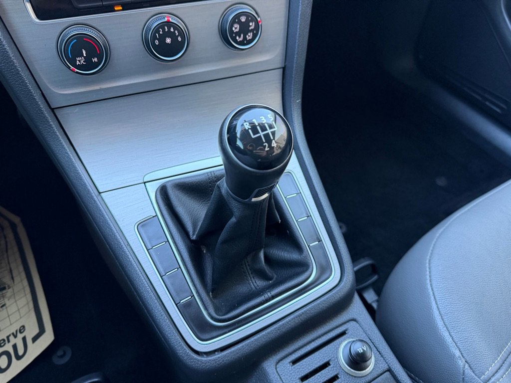 Used 2016 Volkswagen Golf S FWD image 17