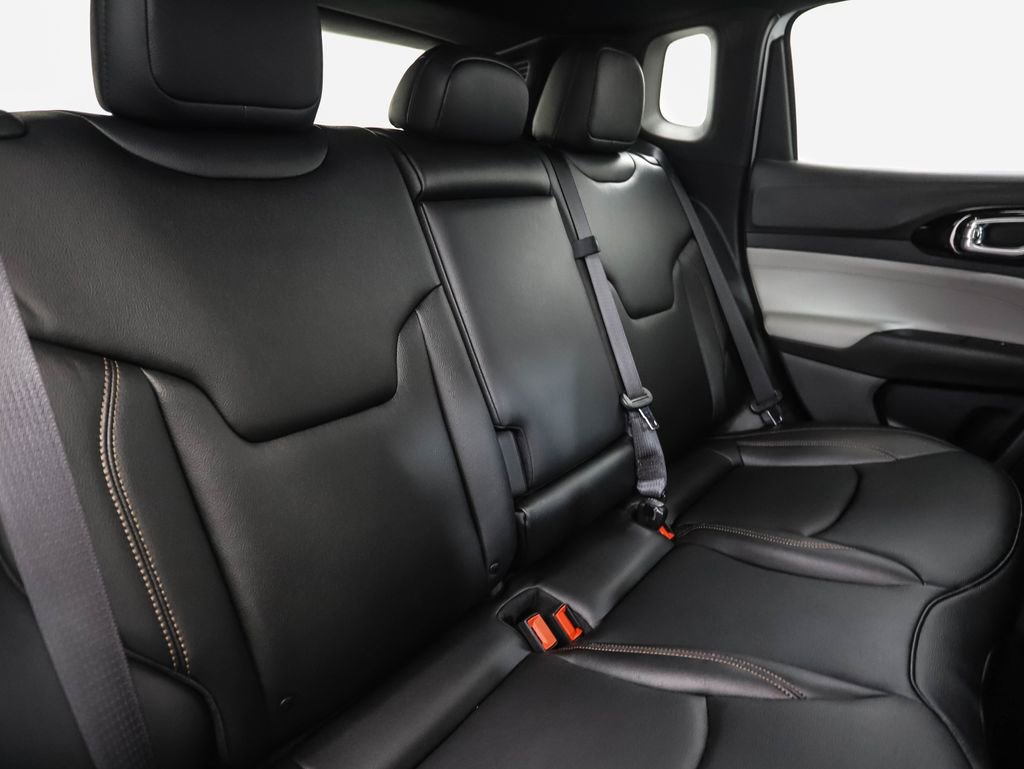 Used 2024 Jeep Compass Limited image 28