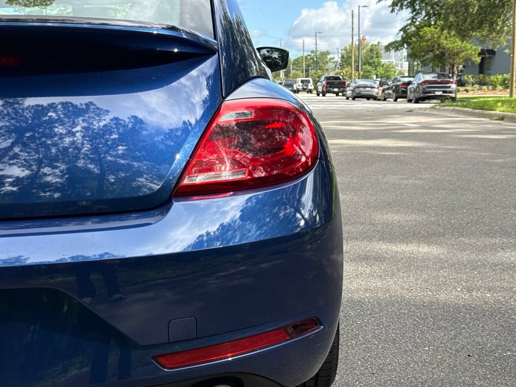 Used 2013 Volkswagen Beetle R-Line FWD image 11