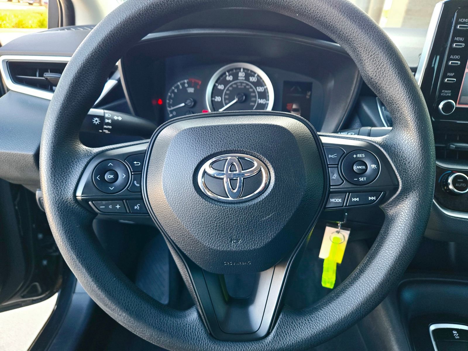 Used 2020 Toyota Corolla LE image 10