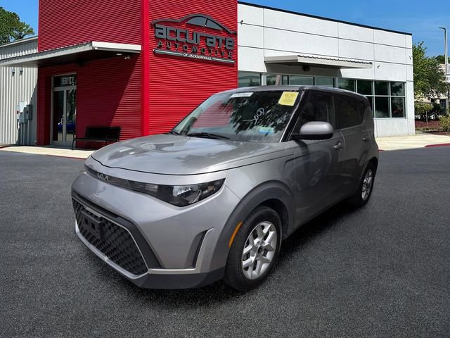 Used 2023 Kia Soul S image 1