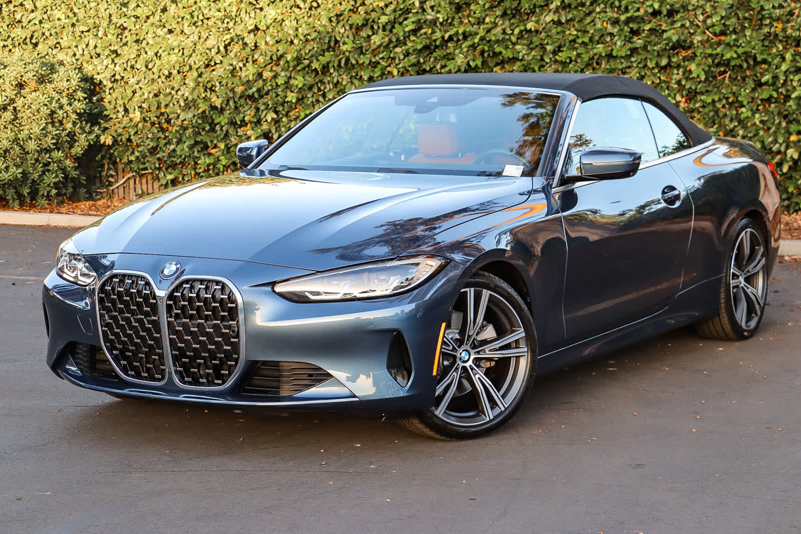 Used 2024 BMW 430i Convertible w/ Premium Package RWD image 13