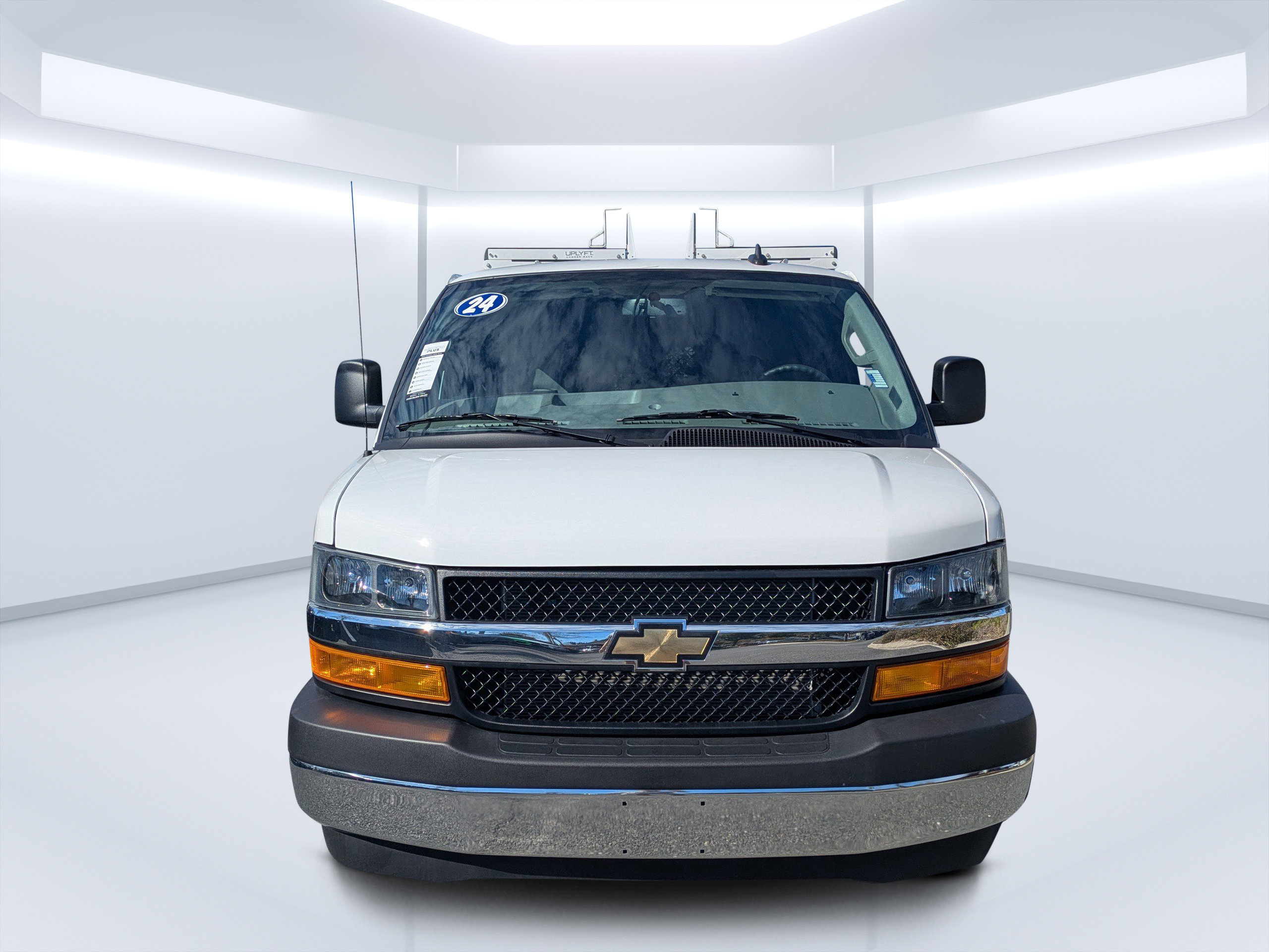 Used 2024 Chevrolet Express 2500 w/ Driver Convenience Package image 8