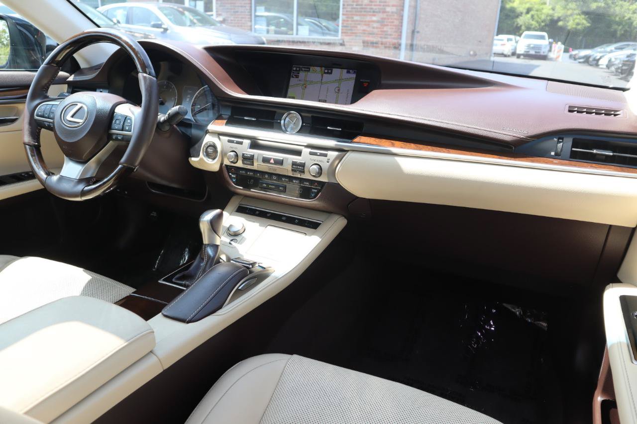 Used 2016 Lexus ES 350 w/ Ultra Luxury Package FWD image 11