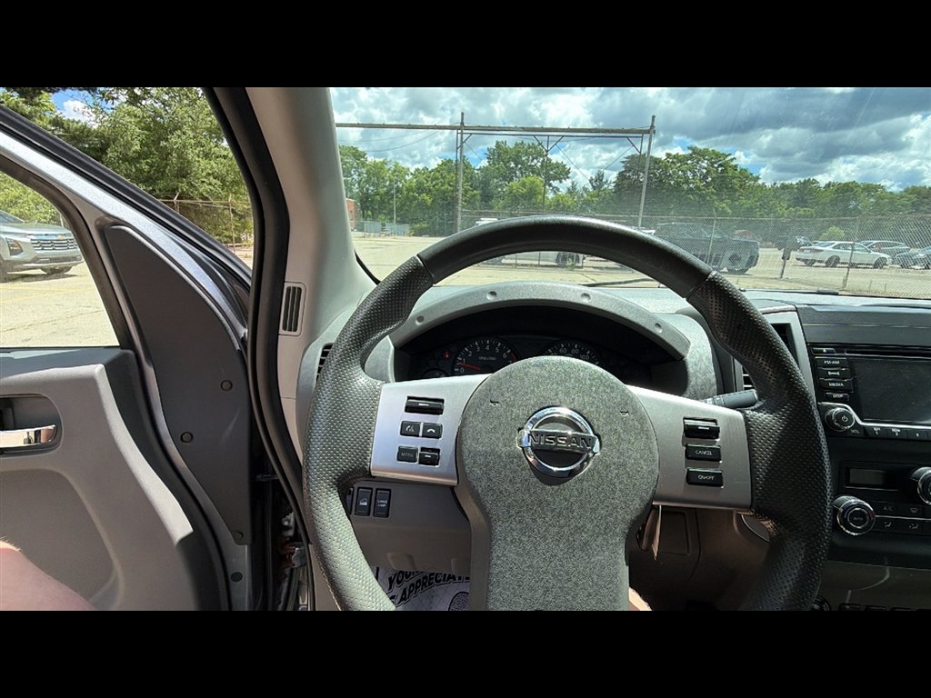 Used 2018 Nissan Frontier SV AWD/4WD image 11