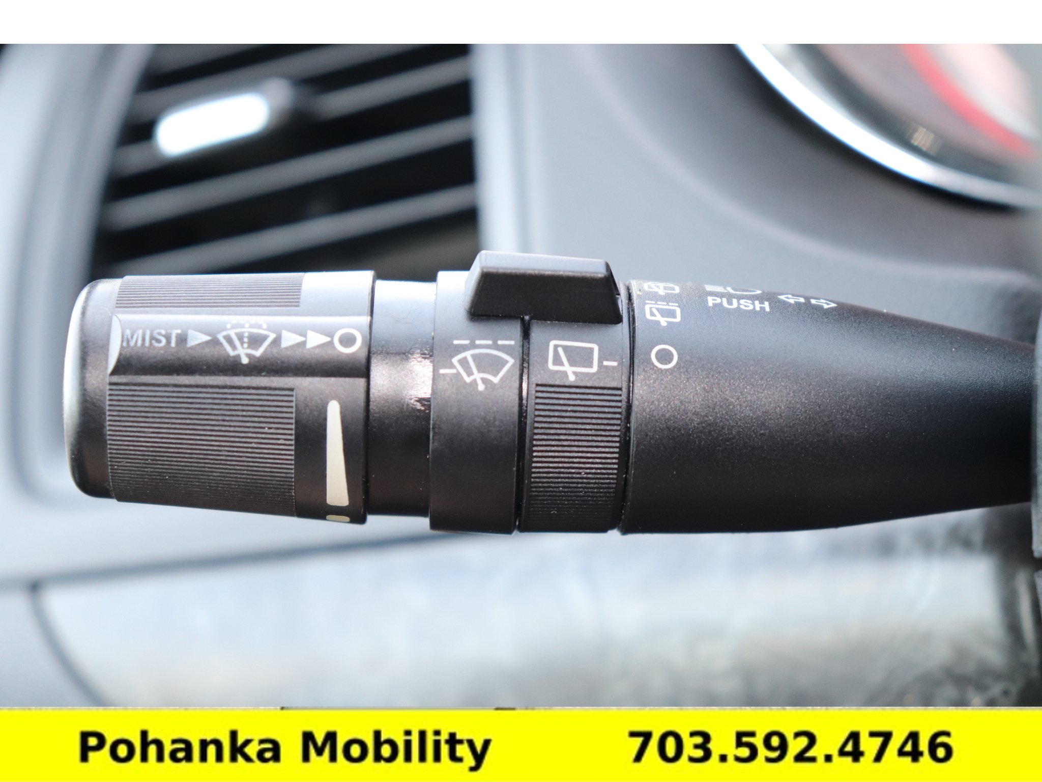 Used 2015 Dodge Grand Caravan American Value Package FWD image 11