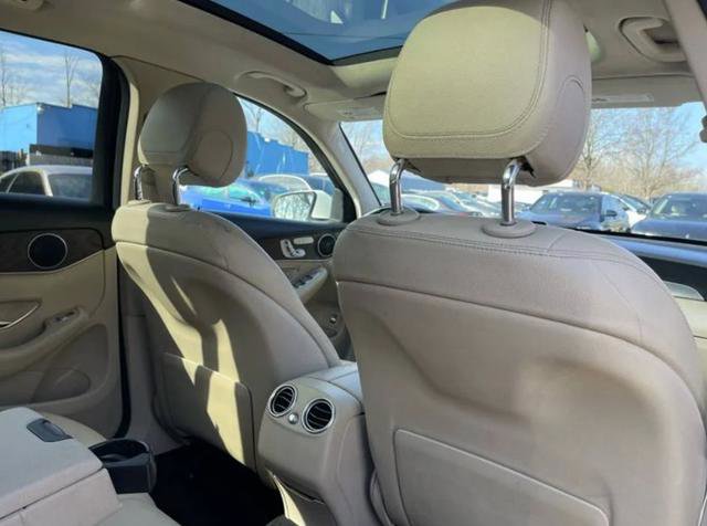 Used 2019 Mercedes-Benz GLC 300 GLC 300 w/ Premium Package image 24