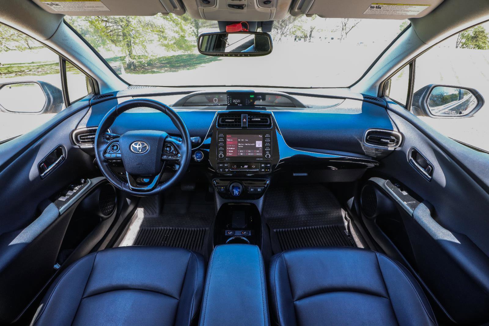 Used 2021 Toyota Prius XLE FWD image 2