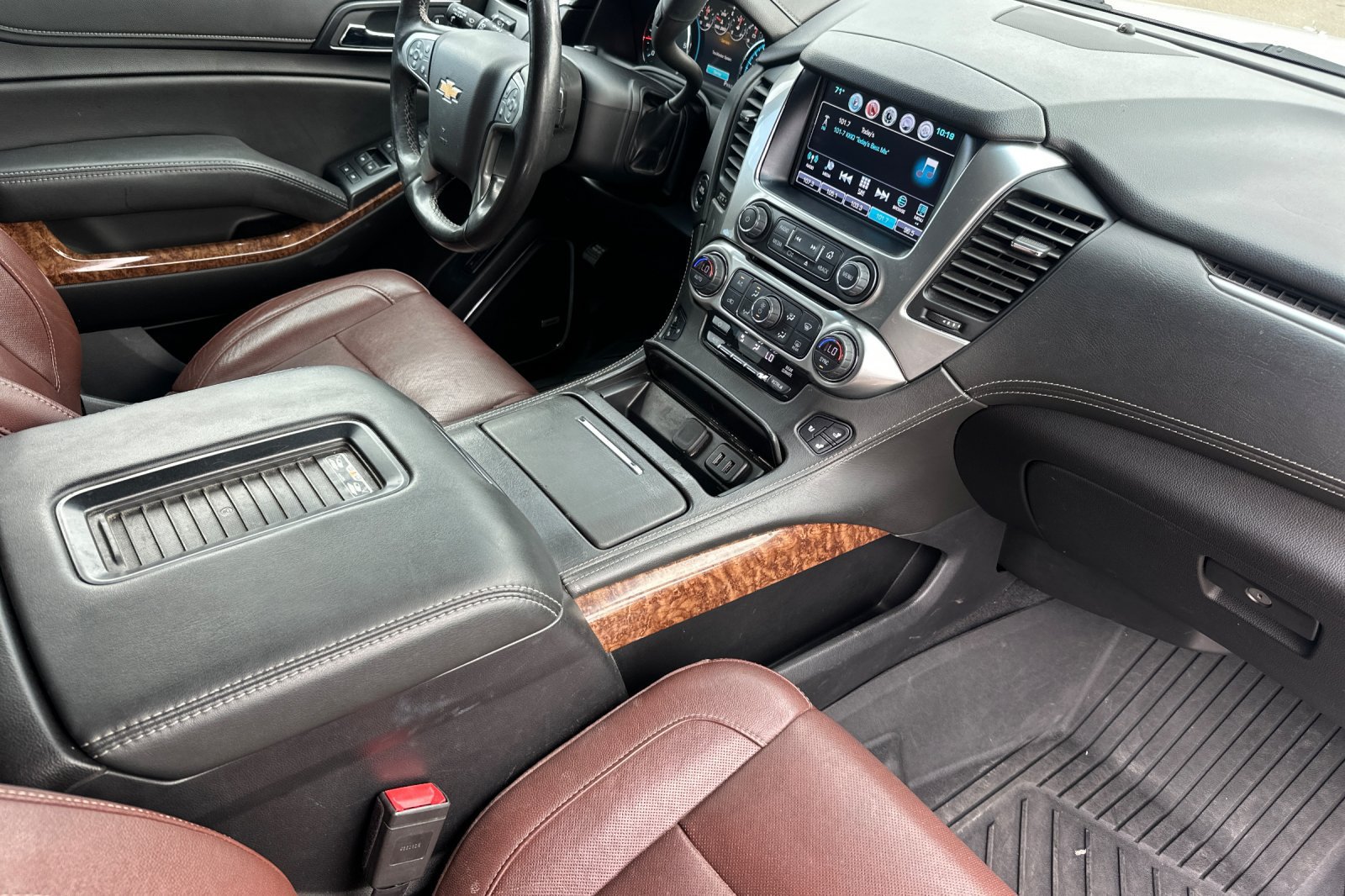 Used 2019 Chevrolet Suburban Premier w/ Premier Plus Edition AWD/4WD image 19