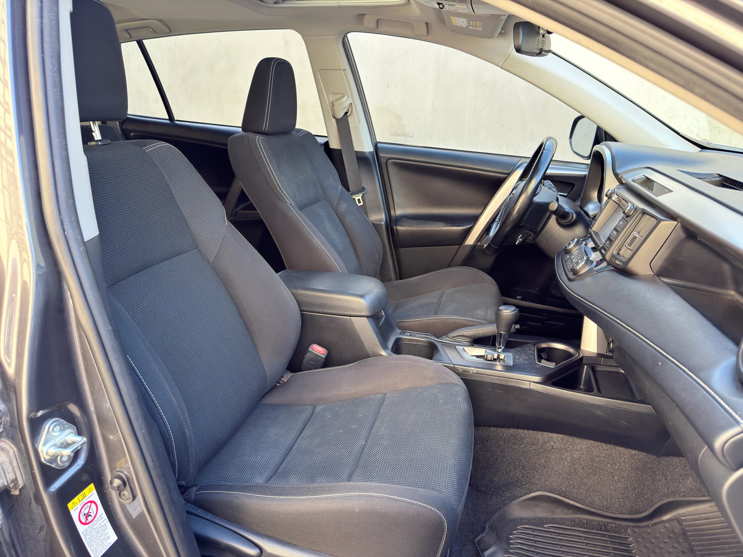 Used 2018 Toyota RAV4 XLE image 19