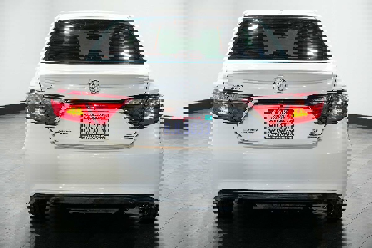 Used 2016 Toyota Camry SE image 4