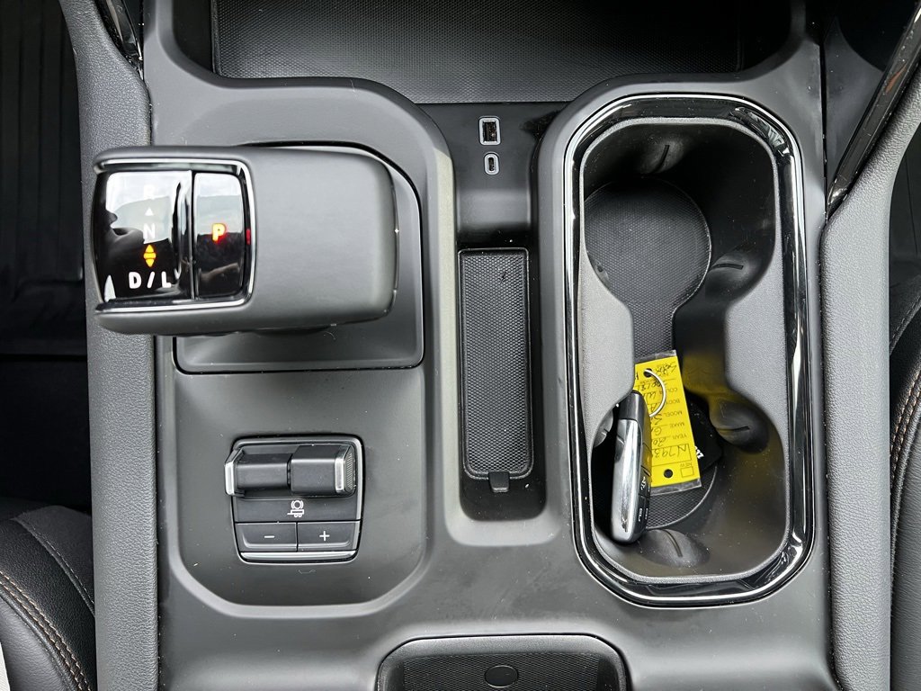 Used 2025 GMC Sierra 1500 AT4 w/ AT4 Premium Package image 34