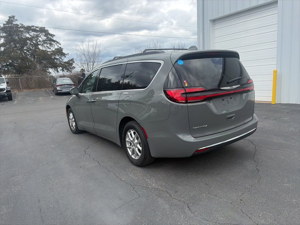 Used 2022 Chrysler Pacifica Touring-L image 5