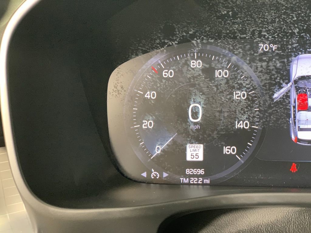 Used 2022 Volvo XC40 T5 Momentum image 24