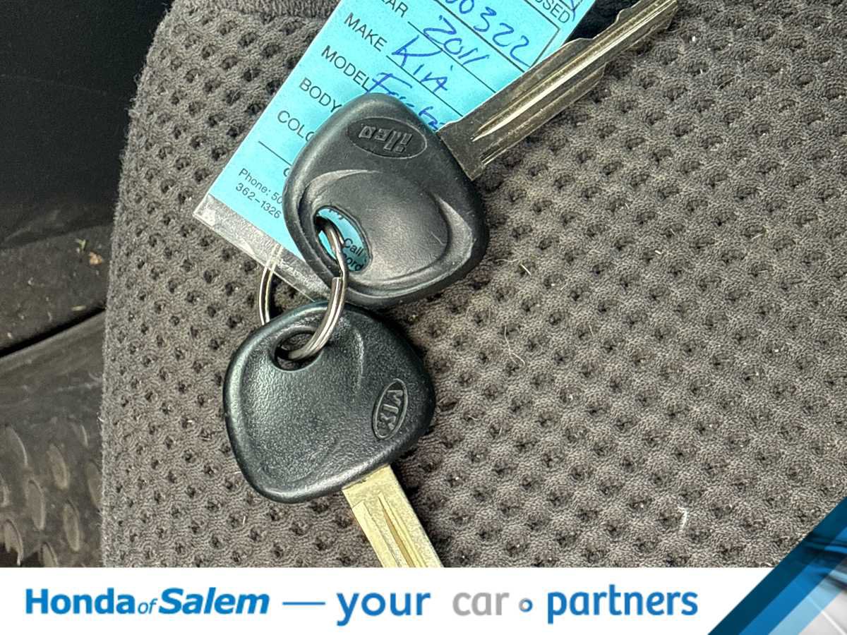 Used 2011 Kia Forte SX FWD image 20