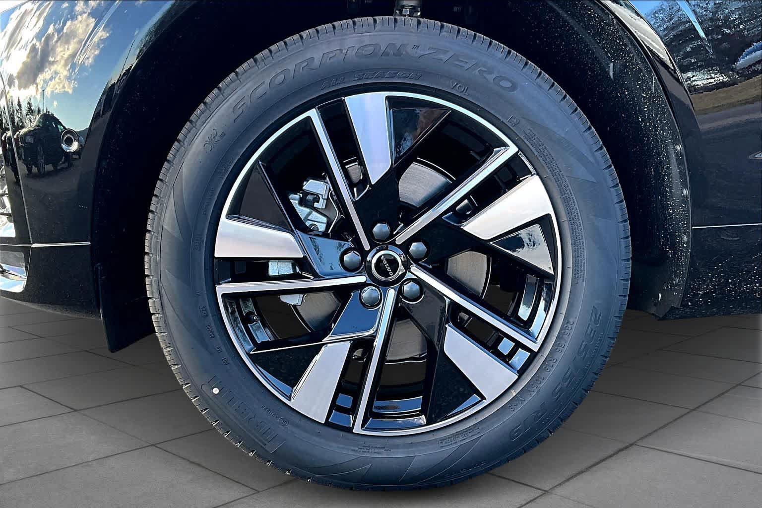 New 2026 Volvo XC60 B5 Plus w/ Protection Package Premier AWD/4WD image 16