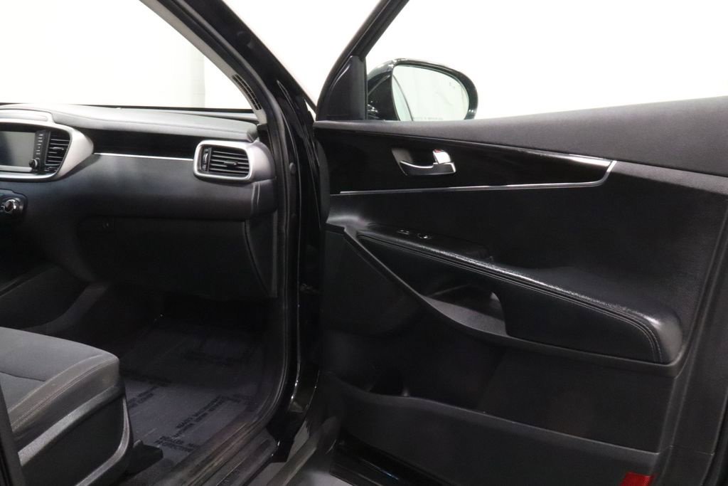 Used 2019 Kia Sorento AWD image 13